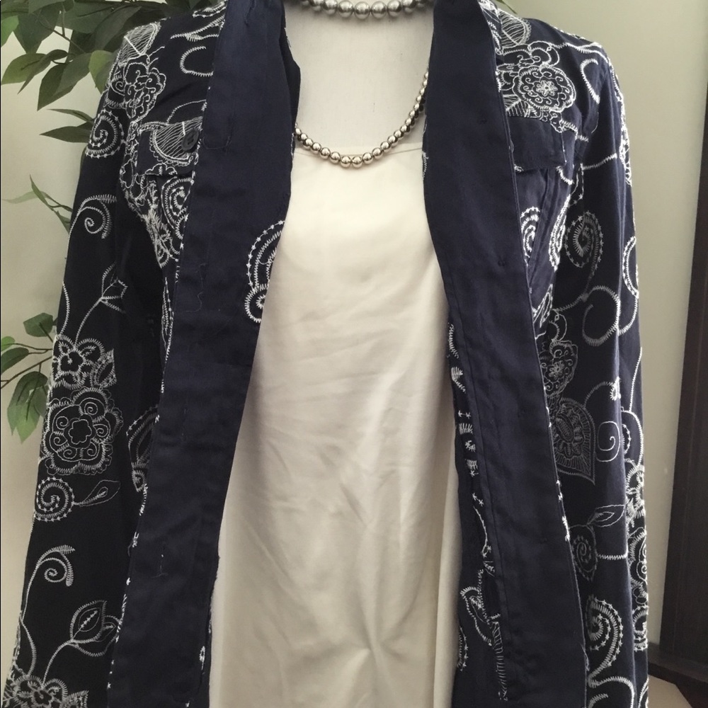 Embroidered Button Down - Picture 4 of 8